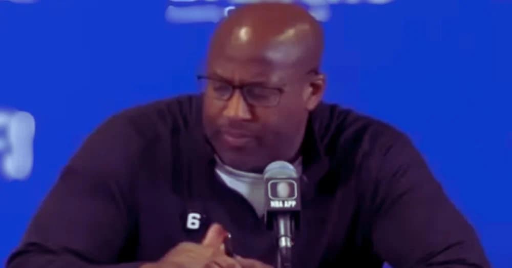 Coach Mike Brown&#8217;s Defensive Moves Raise Eyebrows as Sacramento Kings Secure Win