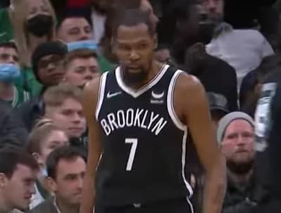 Kevin Durant&#8217;s: Social Media and Fan Dynamics