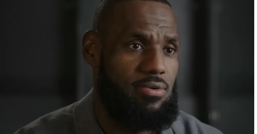 Fans React as LeBron James Could Join Spurs, Breaking Records