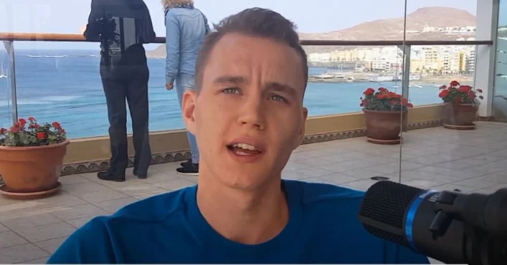 Milwaukee Bucks Sign Anzejs Pasecniks to Two-Way Contract