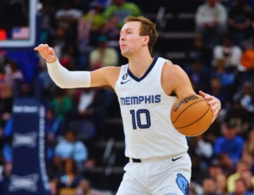 Luke Kennard&#8217;s Unfortunate Exit: Doubtful to Return Due to Left Knee Soreness