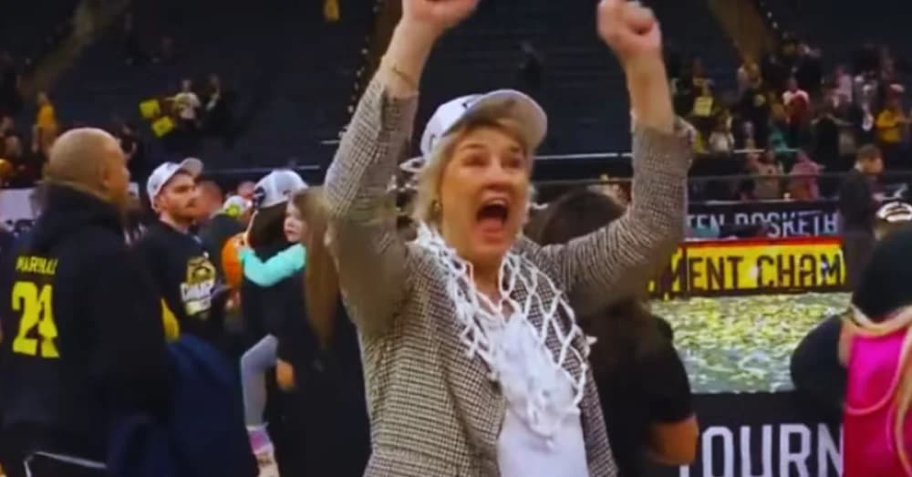 Lisa Bluder Retires as Iowa Women’s Basketball Coach