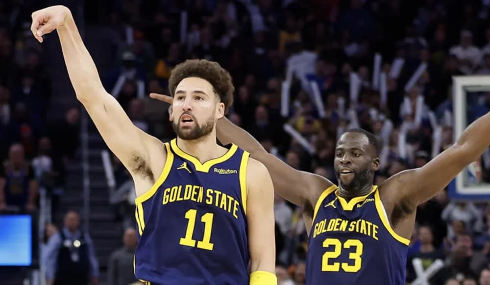 Stephen Curry&#8217;s Selfless Assist Sets the Stage for Klay Thompson&#8217;s Clutch Game-Winner Against the Kings