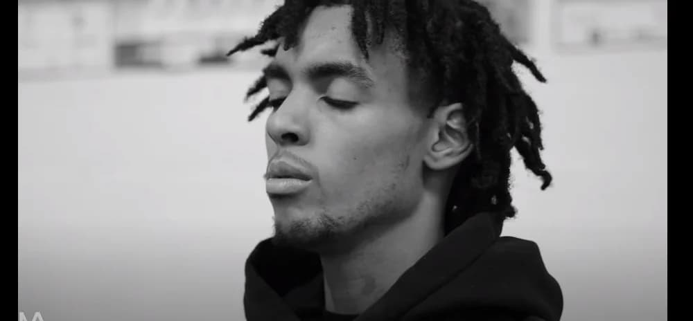 Former five-star Memphis transfer Emoni Bates makes a commitment to Eastern Michigan and will play in his native state.