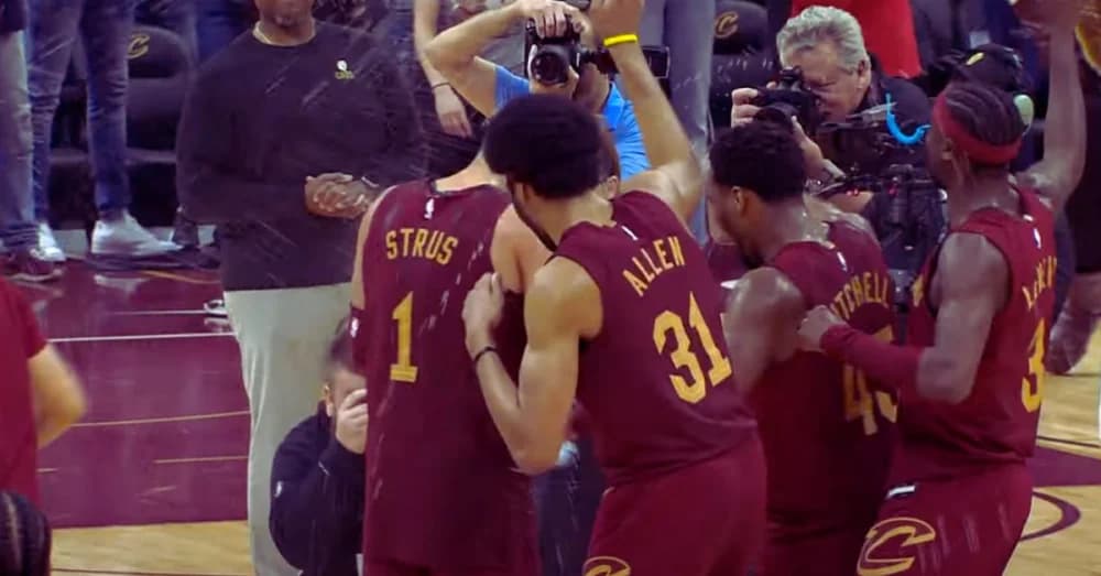 Unbelievable Moment: Max Strus Nails 59-Foot Buzzer-Beater for Cavaliers in Epic Victory