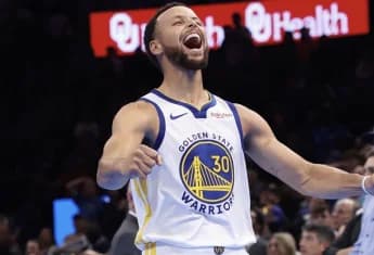 Curry’s Buzzer-Beater Leads Warriors to Thrilling Victory in NBA’s In-Season Tournament