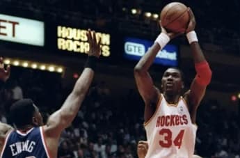 NBA Hall of Famer Hakeem Olajuwon Praises Giannis Antetokounmp