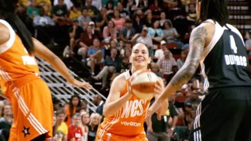 Seattle Storm’s Legend Sue Bird Gets a Standing Ovation in the last game of her career at her hometown