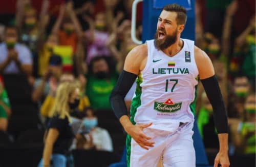 Valanciunas Barely Beats Milutinov in the Rebounding Race: A Season-Long Journey