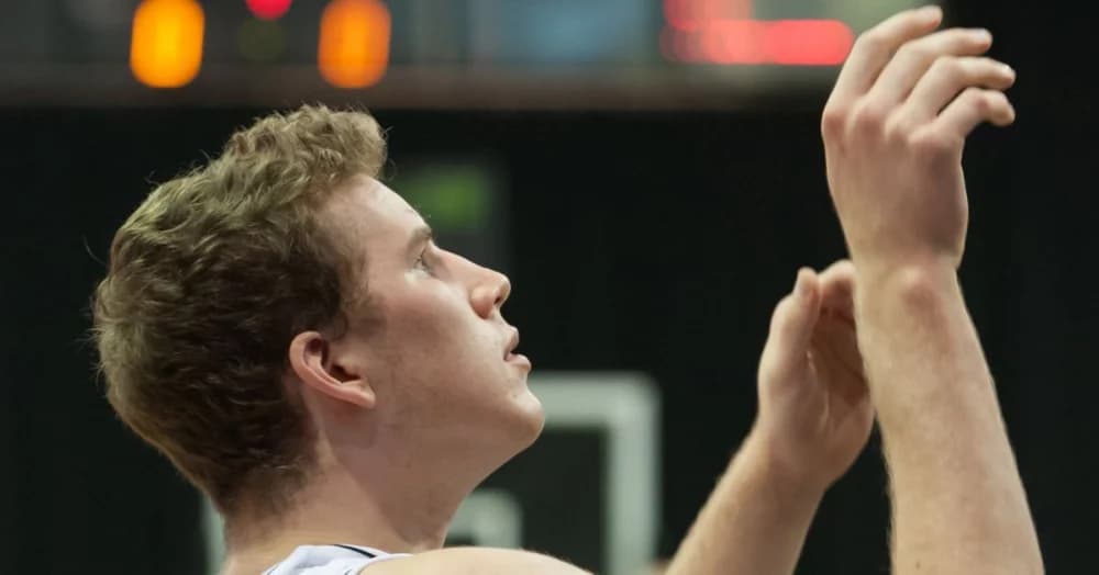 Jakob Pöltl’s Anniversary Ends in Defeat Against Timberwolves