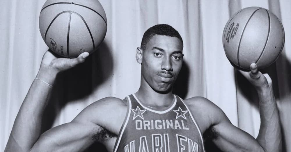 The Unforgettable Night of Wilt Chamberlain’s 100-Point Game That Stunned the NBA