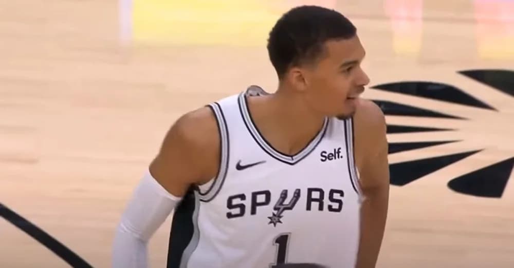 San Antonio Spurs’ Frontcourt Showdown: Collins or Mamukelashvili?