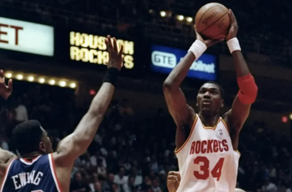NBA Hall of Famer Hakeem Olajuwon Praises Giannis Antetokounmp