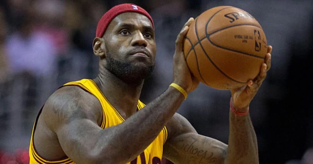 LeBron Shatters Records and Ruffles Feathers in Fiery Clash Against the Grizzlies!