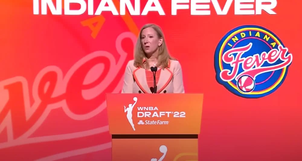 WNBA trade deadline: Skylar Diggins-Smith will stay in Phoenix; sources say Sparks aren’t considering any moves.